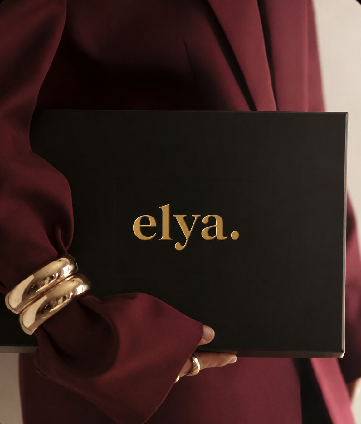 Femme en formation en ligne financée CPF avec Elya Academy